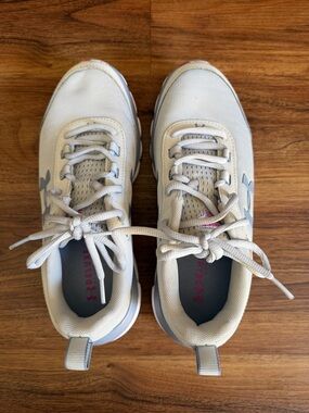 Under Armour Women’s Charged Assert US Size 8 white w/ grey & pink accents